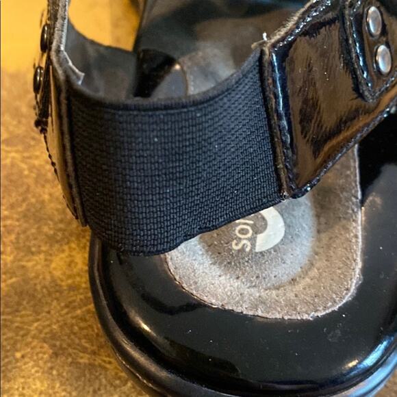 Soft Walk 8.5W patent black slip on sandals - Picture 9 of 10